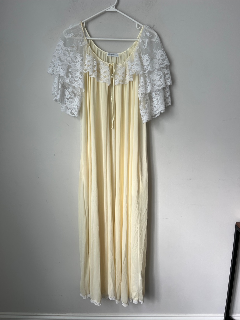 Vtg Miss Elaine Butter Yellow Lace Robe Medium Cottagecore Bridal Nightgown